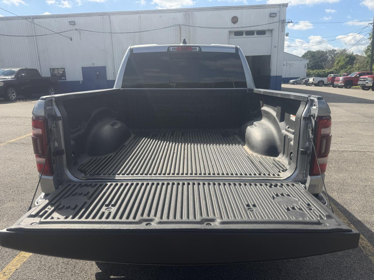 RAM 1500 Big Horn 4x4 Crew Cab 5'7" Box 2022