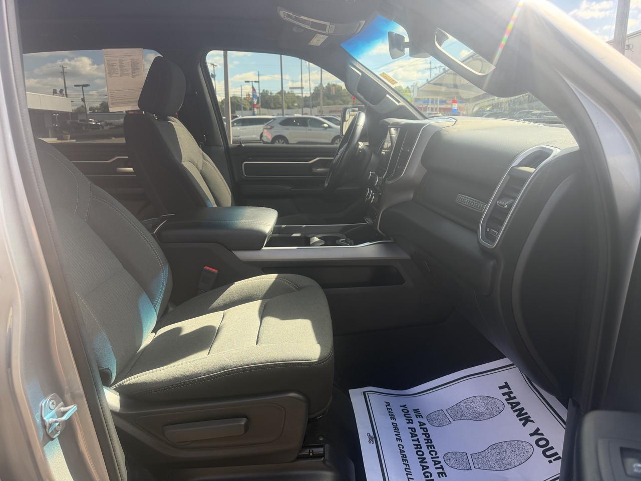 RAM 1500 Big Horn 4x4 Crew Cab 5'7" Box 2022