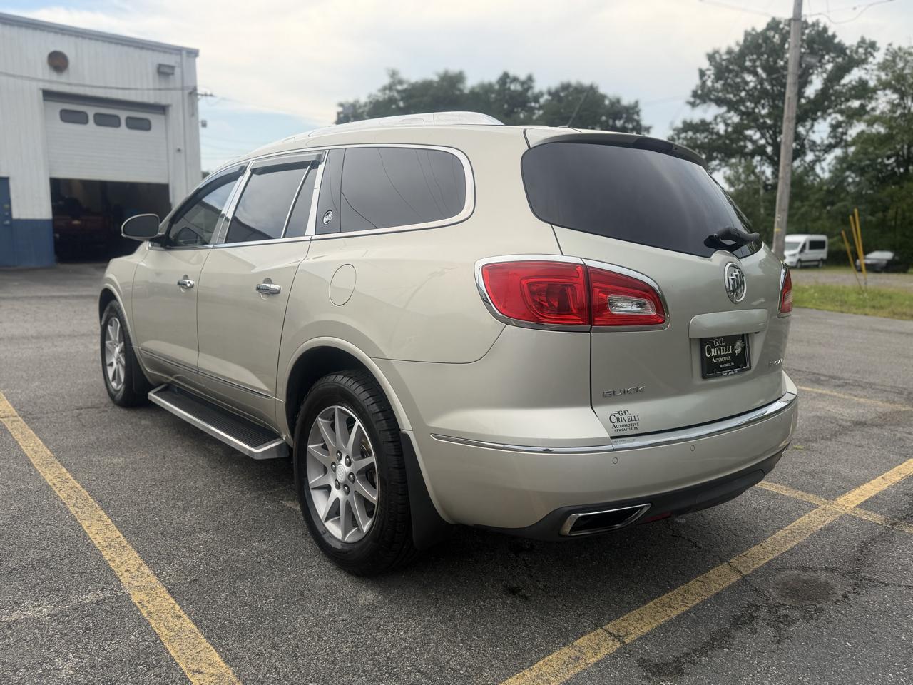 Buick Enclave FWD 4dr Leather 2015