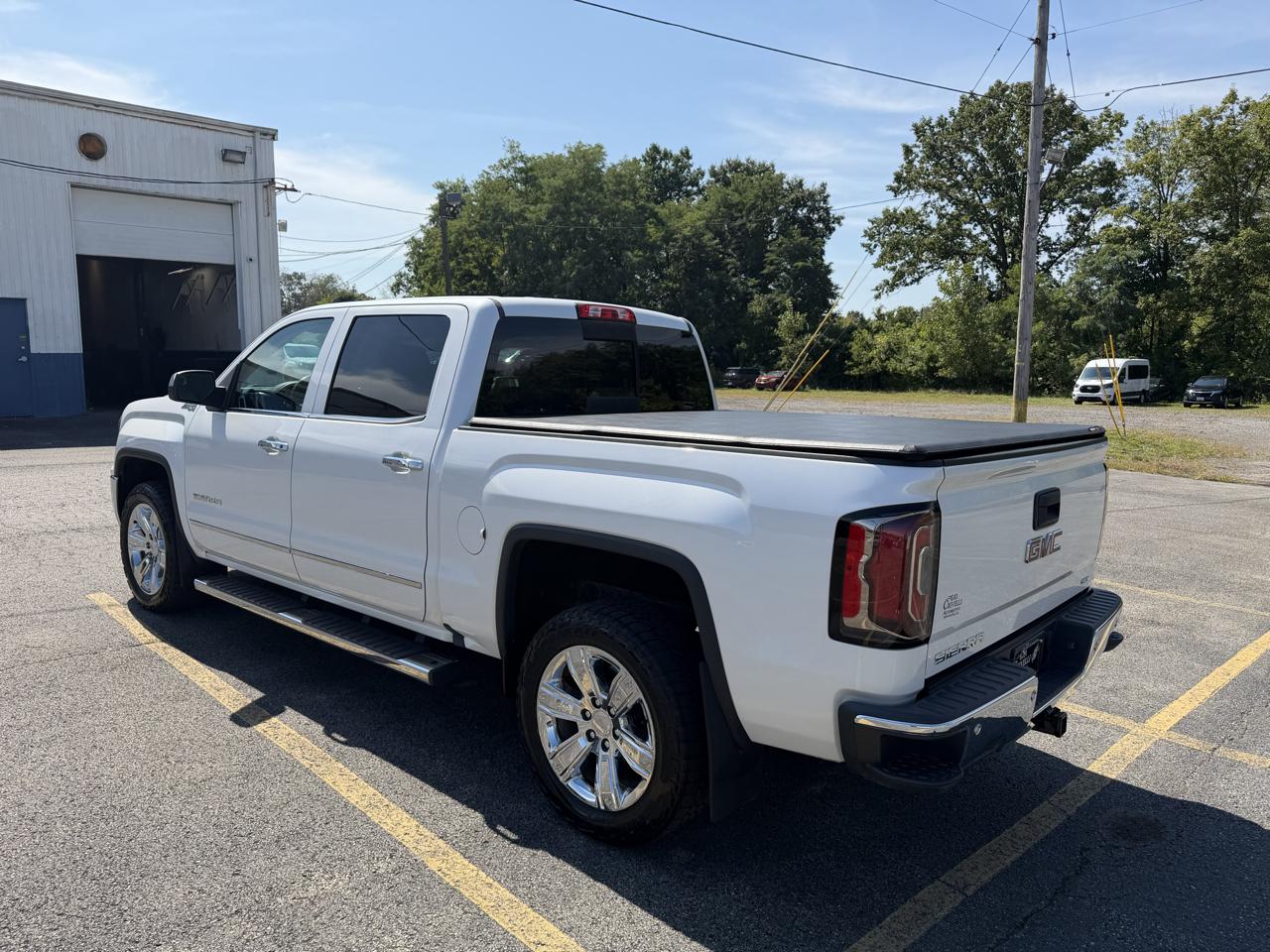 GMC Sierra 1500 4WD Crew Cab 143.5" SLT 2017