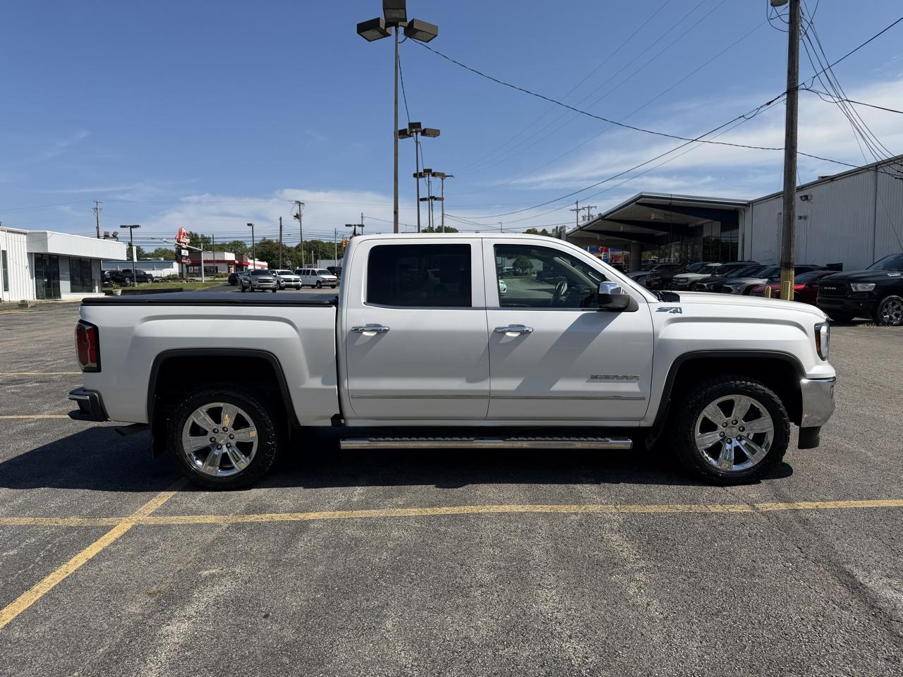 GMC Sierra 1500 4WD Crew Cab 143.5" SLT 2017