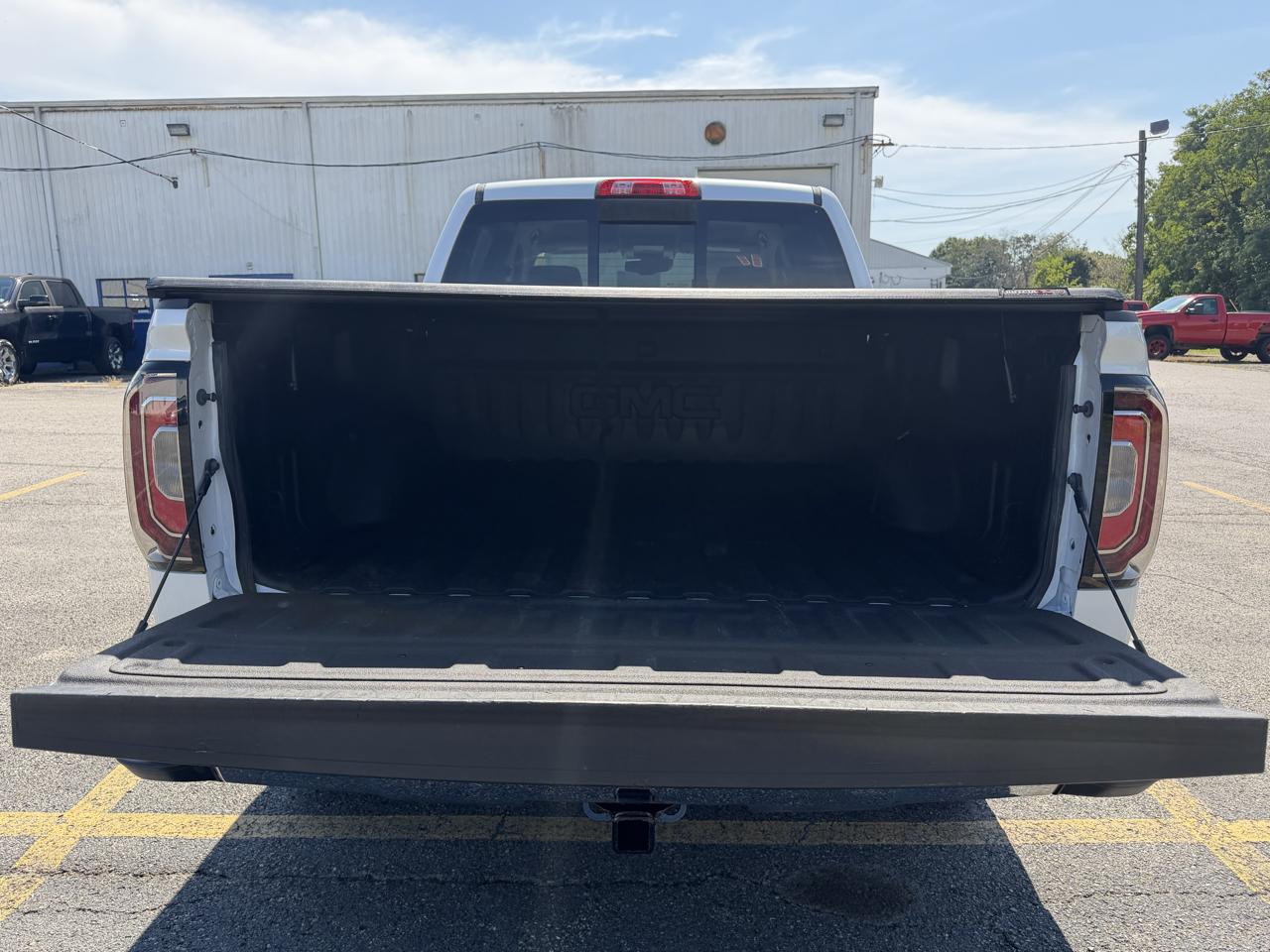 GMC Sierra 1500 4WD Crew Cab 143.5" SLT 2017