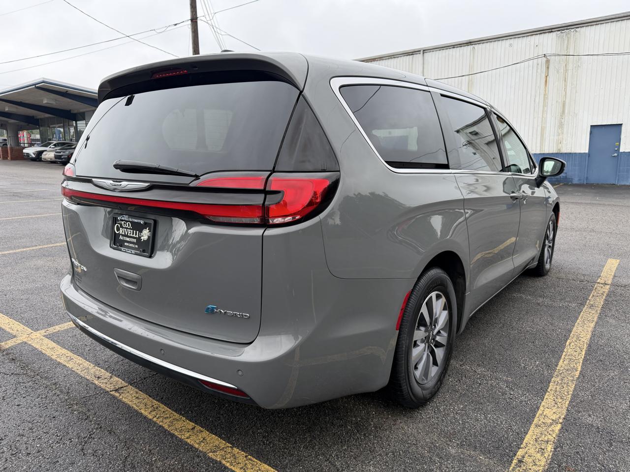Chrysler Pacifica Hybrid Touring L FWD 2023