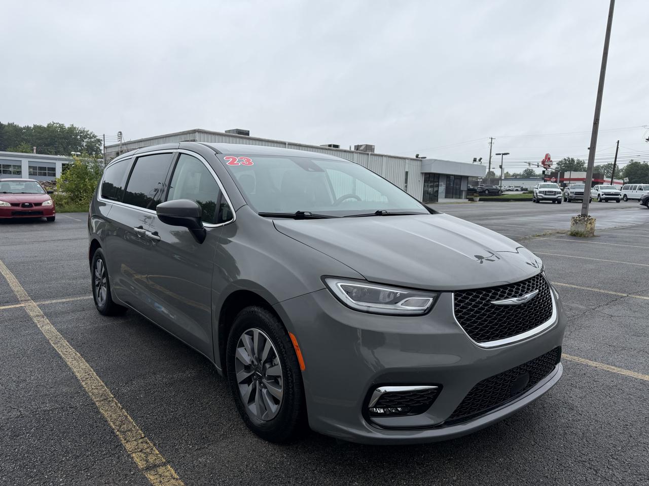 Chrysler Pacifica Hybrid Touring L FWD 2023