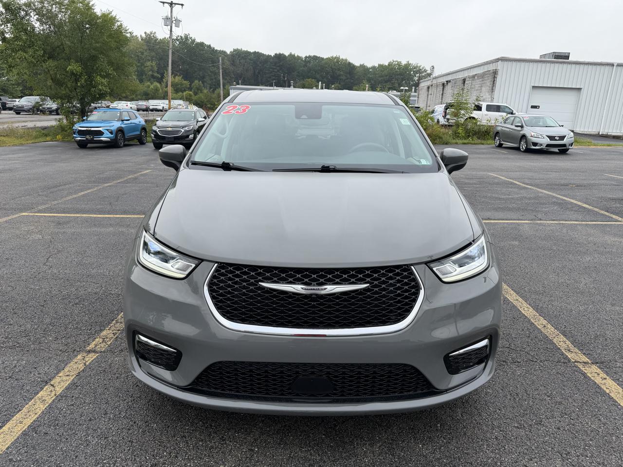Chrysler Pacifica Hybrid Touring L FWD 2023