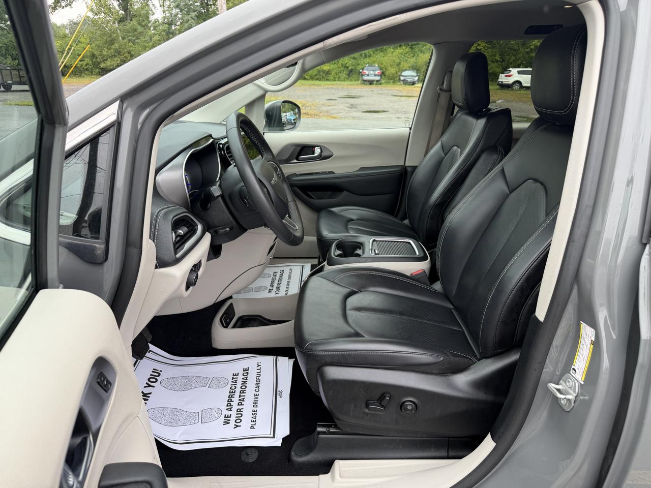 Chrysler Pacifica Hybrid Touring L FWD 2023