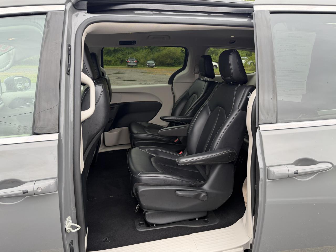 Chrysler Pacifica Hybrid Touring L FWD 2023