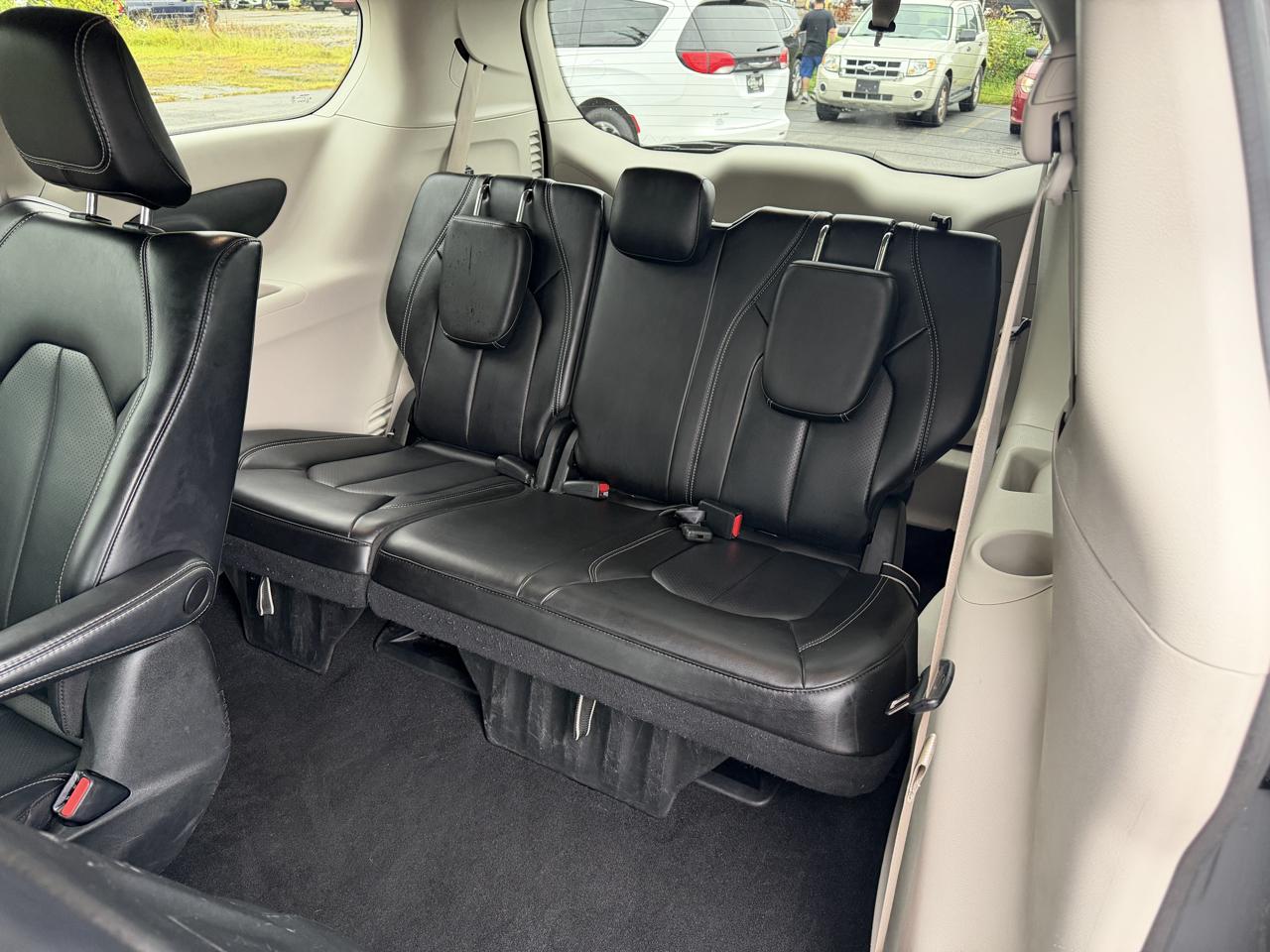 Chrysler Pacifica Hybrid Touring L FWD 2023
