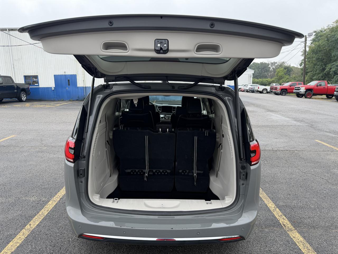 Chrysler Pacifica Hybrid Touring L FWD 2023