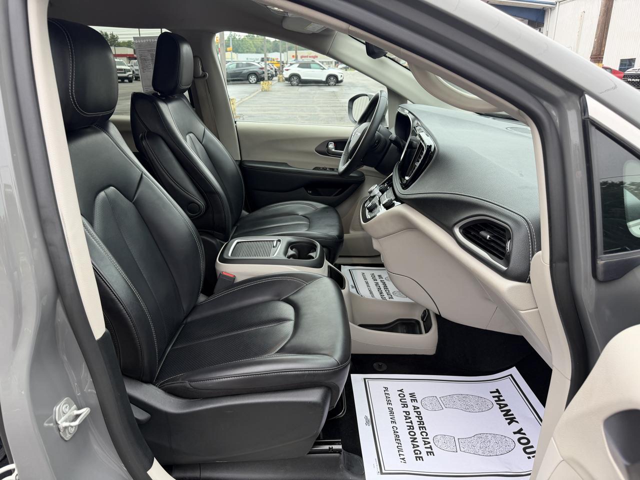 Chrysler Pacifica Hybrid Touring L FWD 2023