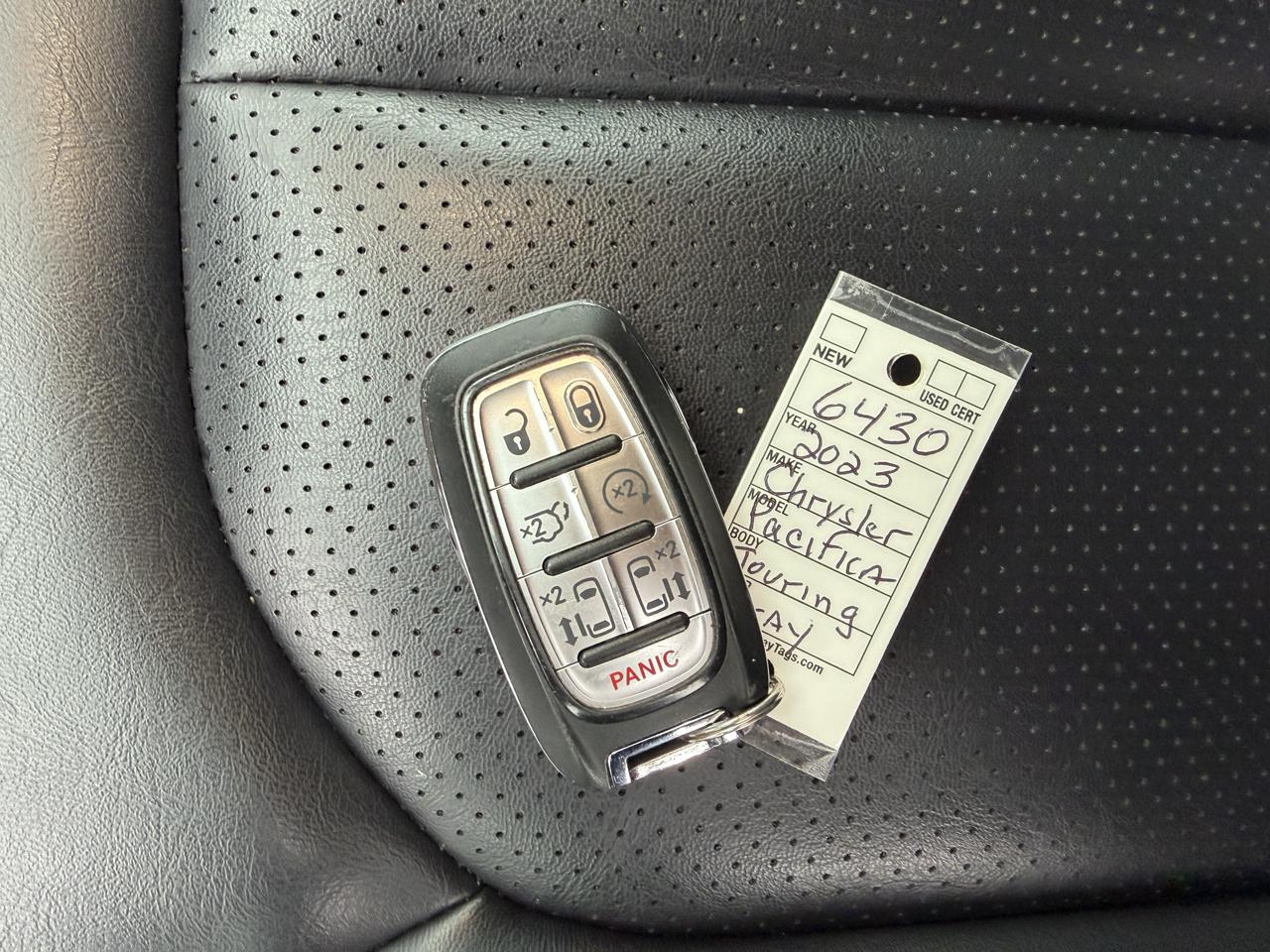 Chrysler Pacifica Hybrid Touring L FWD 2023
