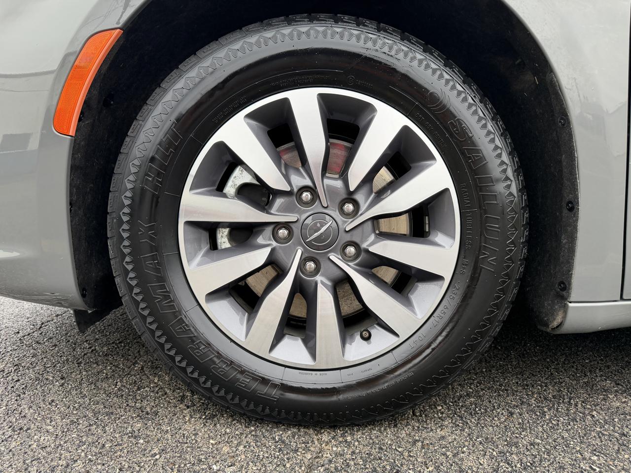 Chrysler Pacifica Hybrid Touring L FWD 2023