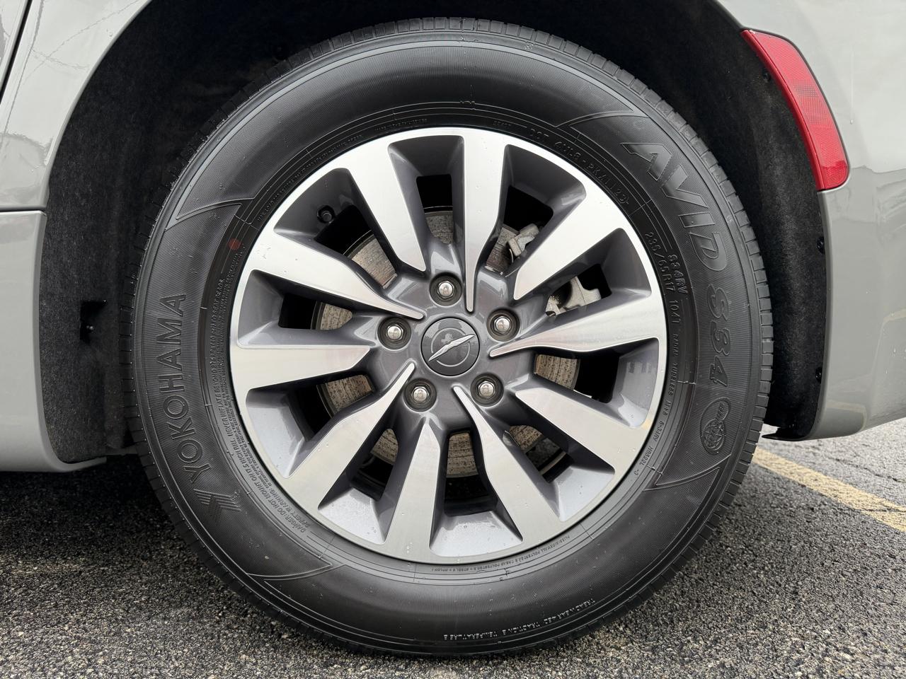 Chrysler Pacifica Hybrid Touring L FWD 2023