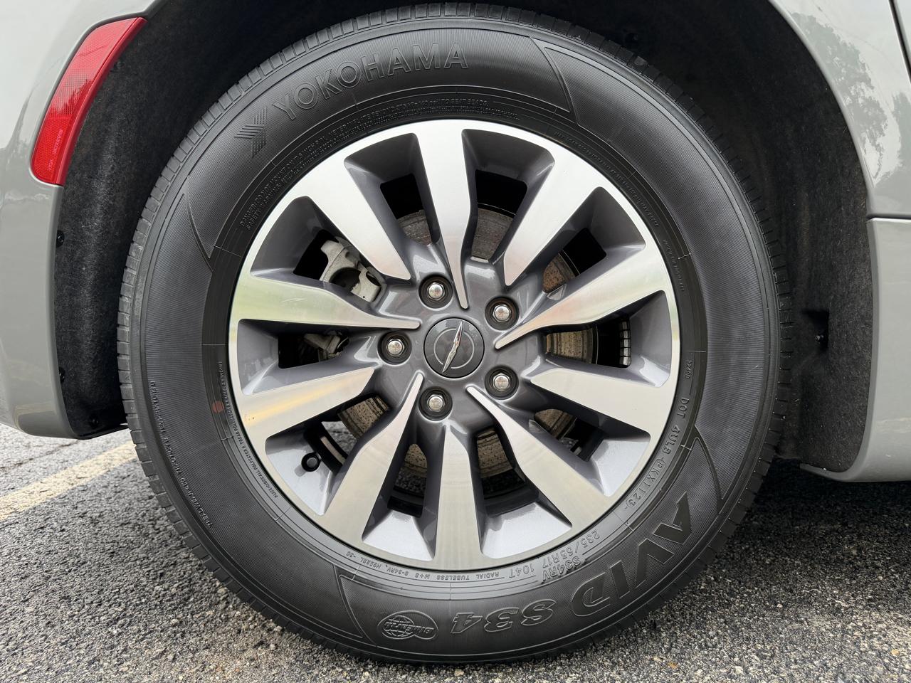 Chrysler Pacifica Hybrid Touring L FWD 2023