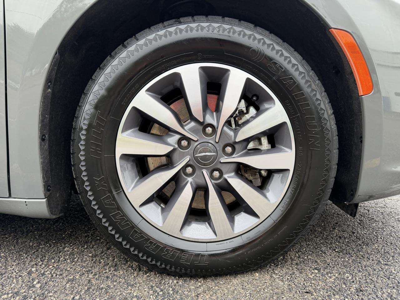 Chrysler Pacifica Hybrid Touring L FWD 2023