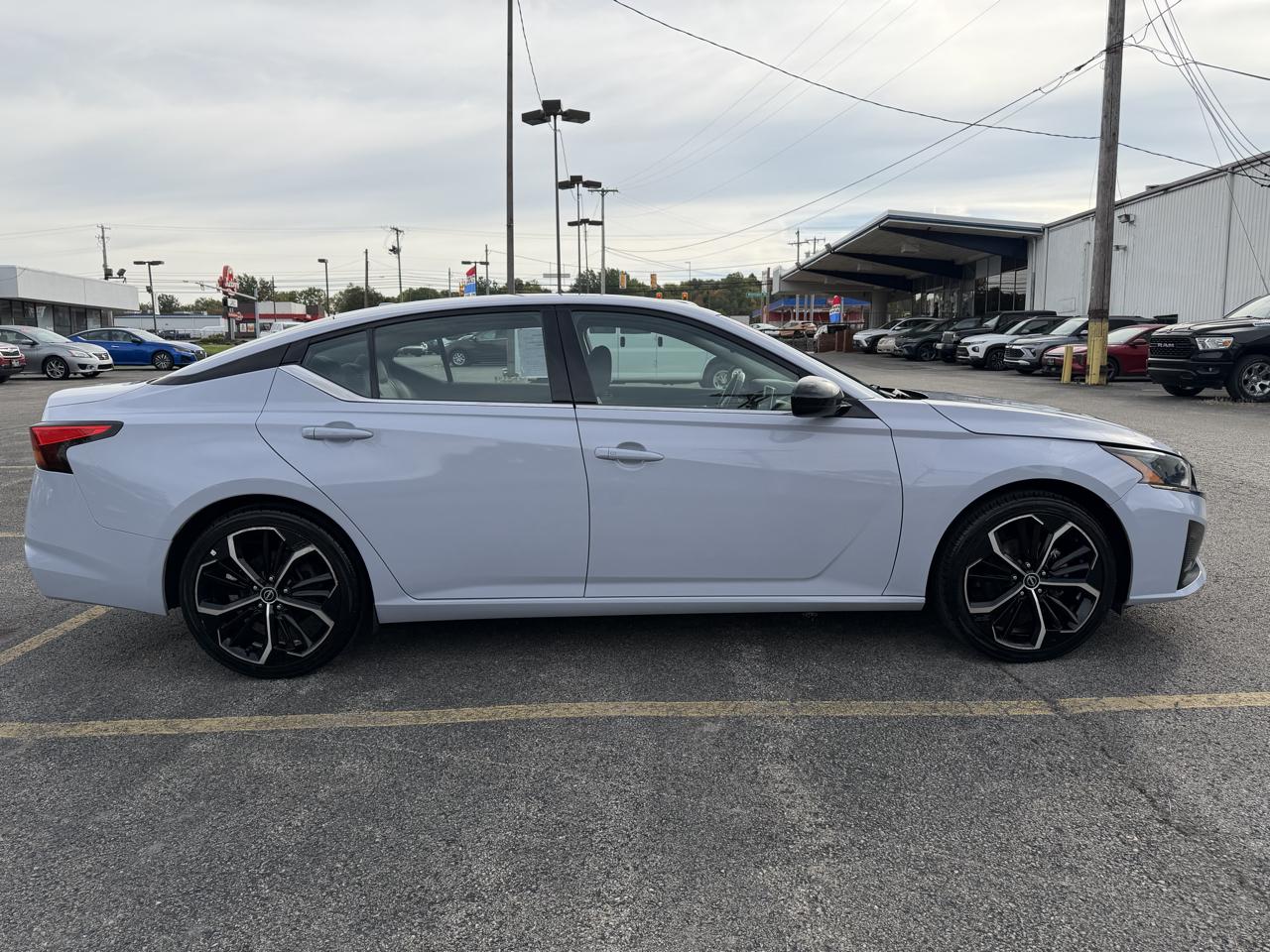 2024 Nissan Altima SR - Photo 7