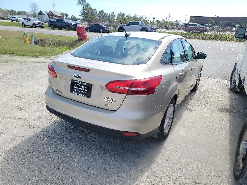 Ford Focus SE Sedan 2017