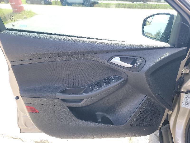 Ford Focus SE Sedan 2017