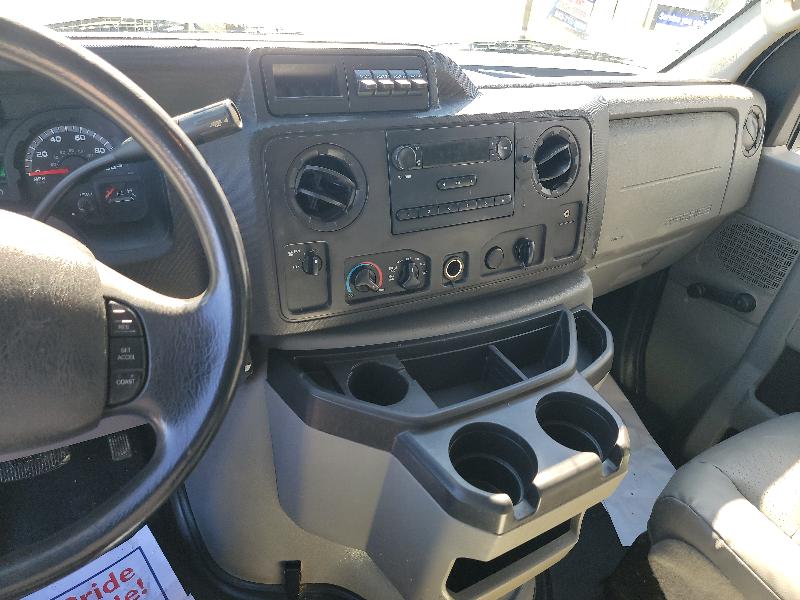 Ford Econoline E-350 Super Duty 2014