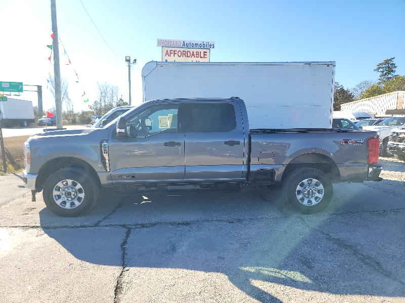 Ford F-250 SD XLT Crew Cab 4WD 2024