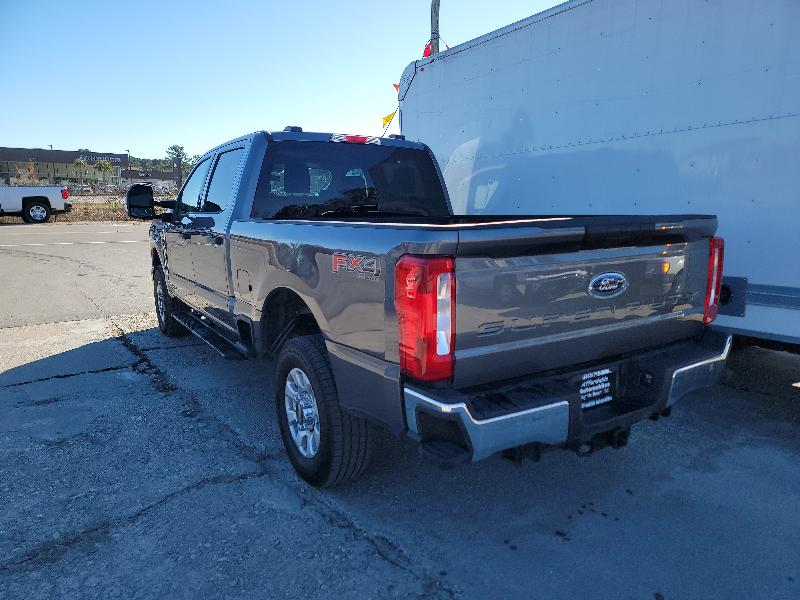 Ford F-250 SD XLT Crew Cab 4WD 2024