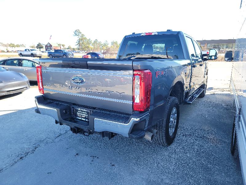 Ford F-250 SD XLT Crew Cab 4WD 2024