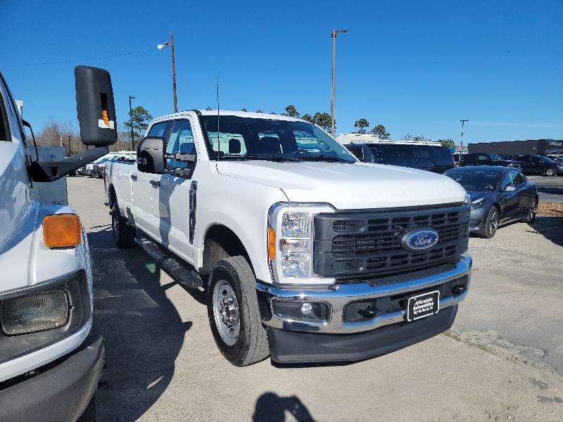 Ford F-250 SD XL Crew Cab 4WD 2023