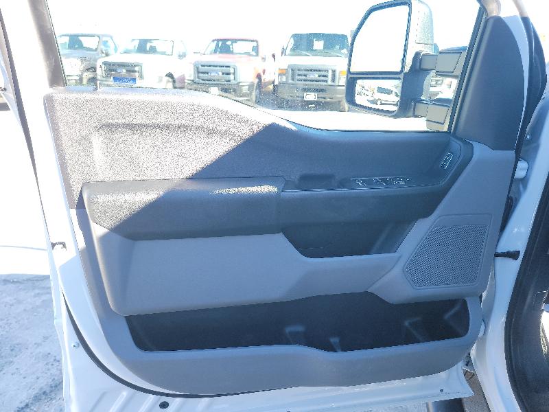 Ford F-250 SD XL Crew Cab 4WD 2023