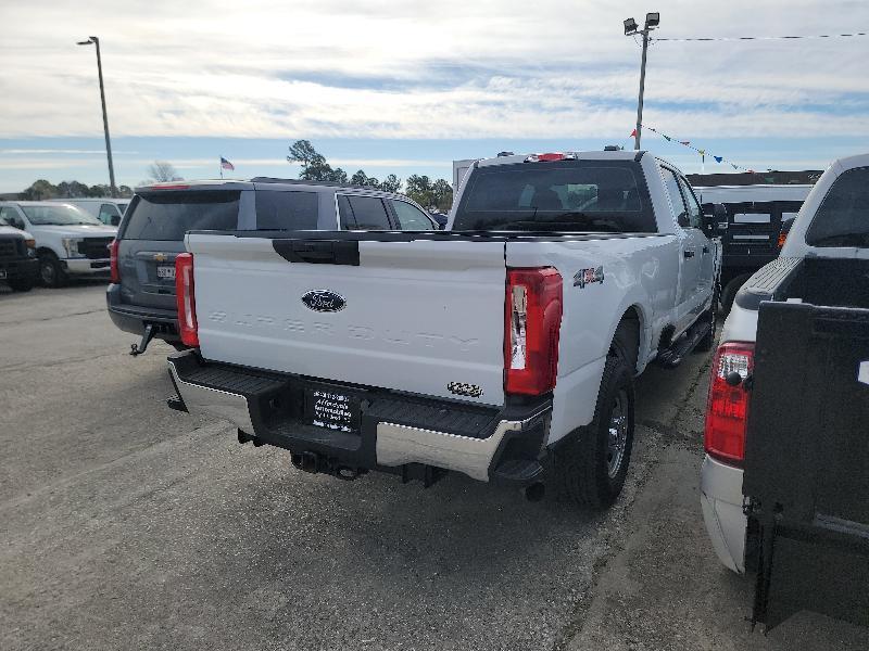 Ford F-250 SD XL Crew Cab 4WD 2023