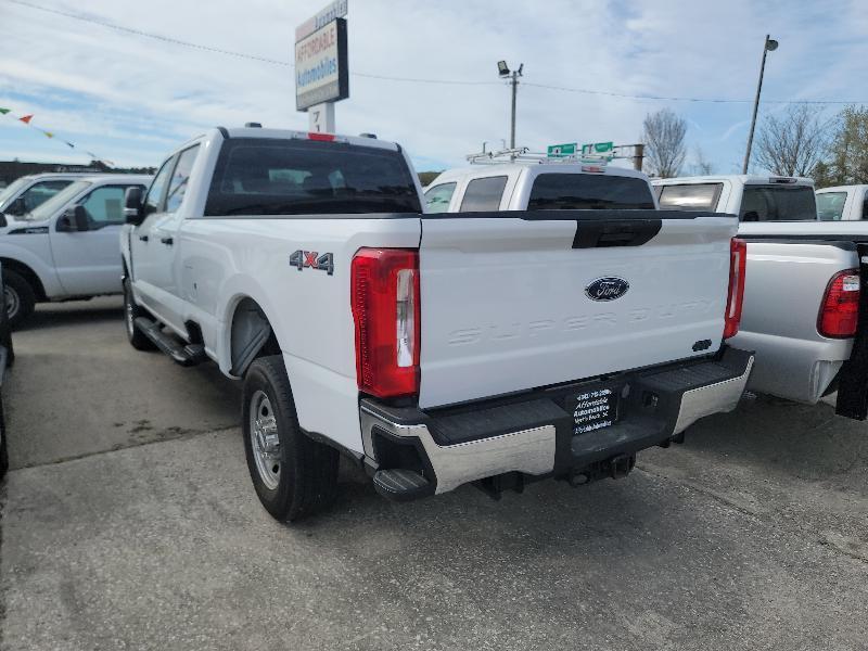 Ford F-250 SD XL Crew Cab 4WD 2023