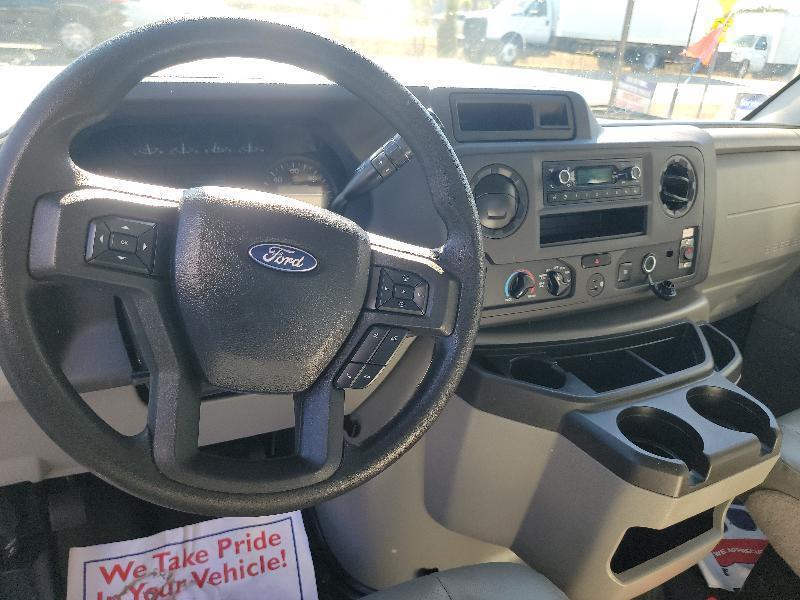 Ford Econoline E-350 Super Duty 2024