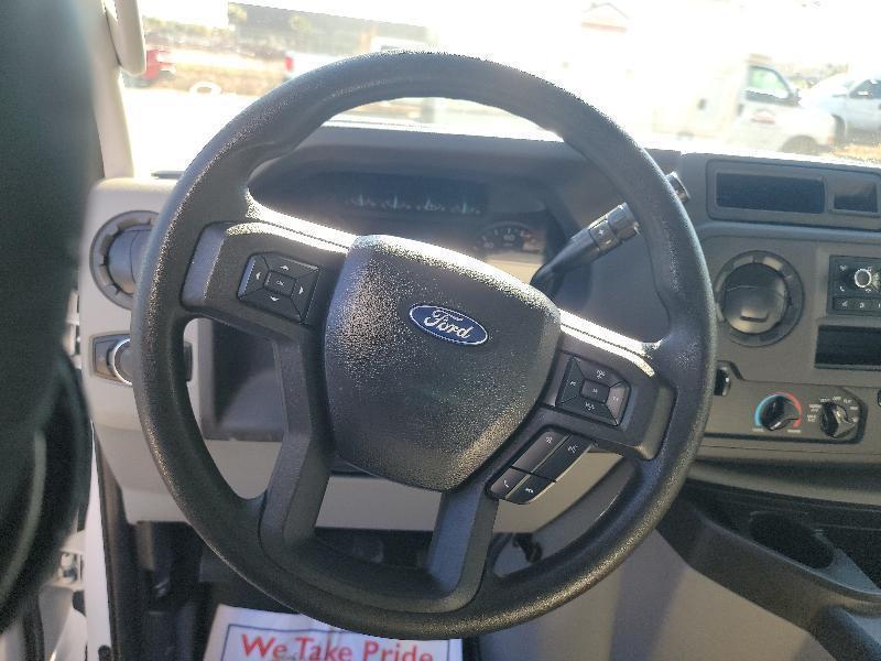 Ford Econoline E-350 Super Duty 2024