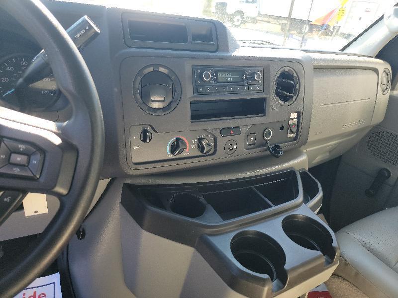 Ford Econoline E-350 Super Duty 2024