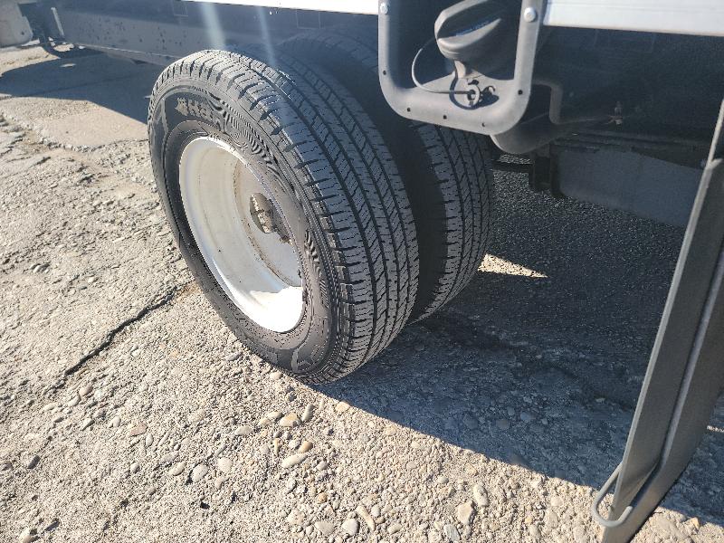 Ford Econoline E-350 Super Duty 2024