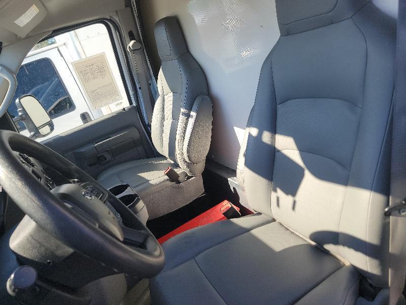 Ford Econoline E-350 Super Duty 2024