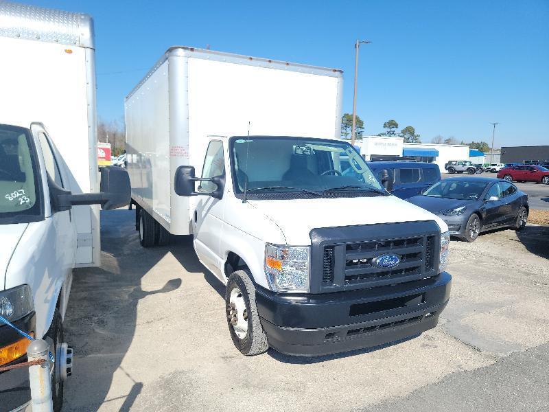 Ford Econoline E-350 Super Duty 2024