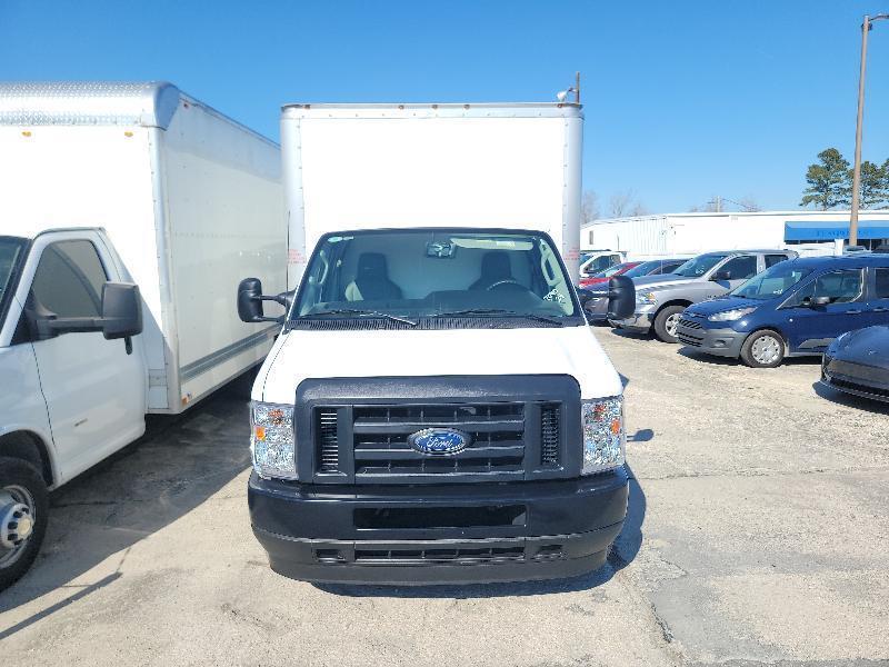 Ford Econoline E-350 Super Duty 2024