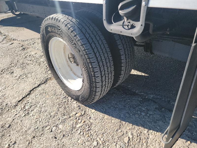 Ford Econoline E-350 Super Duty 2024