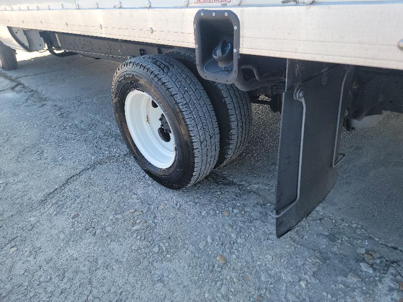 Ford Econoline E-350 Super Duty 2024