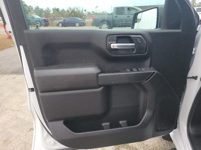 Chevrolet Silverado 1500 Custom Crew Cab 2WD 2024