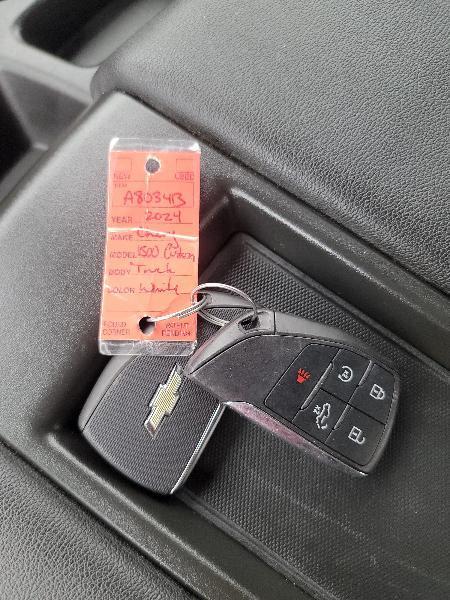 Chevrolet Silverado 1500 Custom Crew Cab 2WD 2024