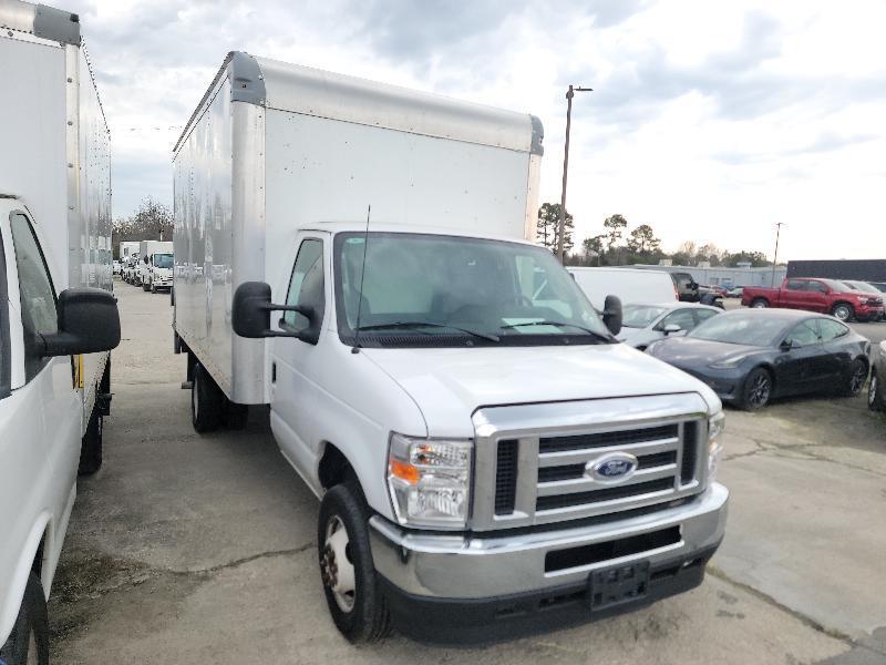 Ford Econoline E-350 Super Duty 2024