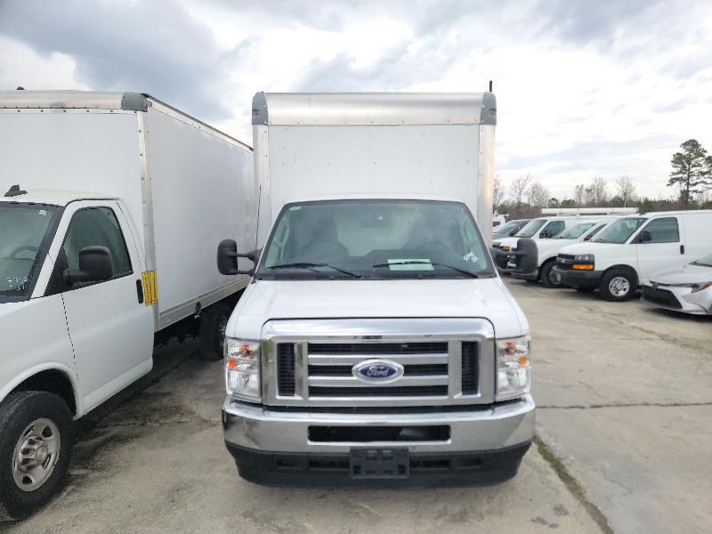 Ford Econoline E-350 Super Duty 2024