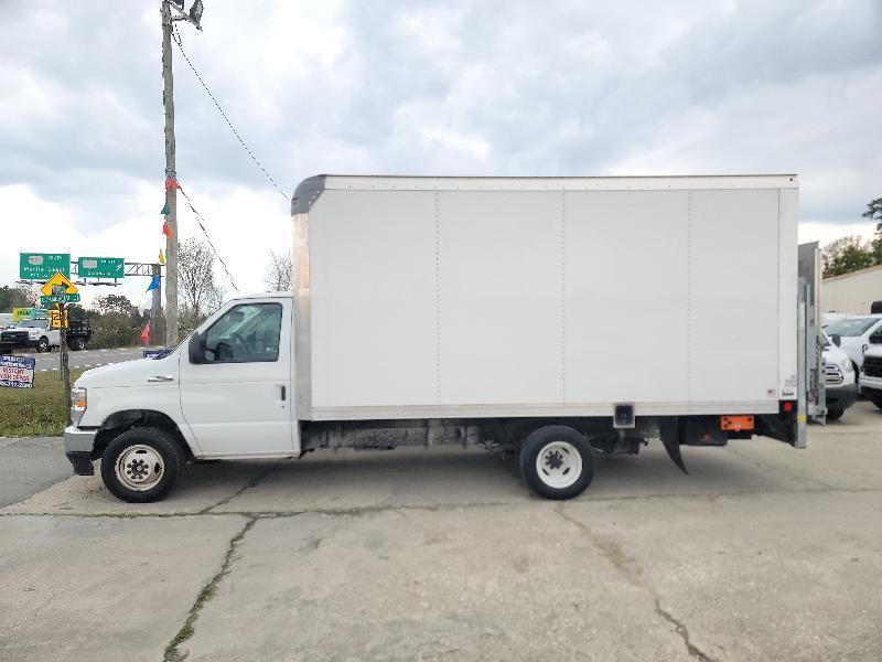 Ford Econoline E-350 Super Duty 2024