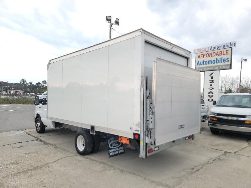 Ford Econoline E-350 Super Duty 2024