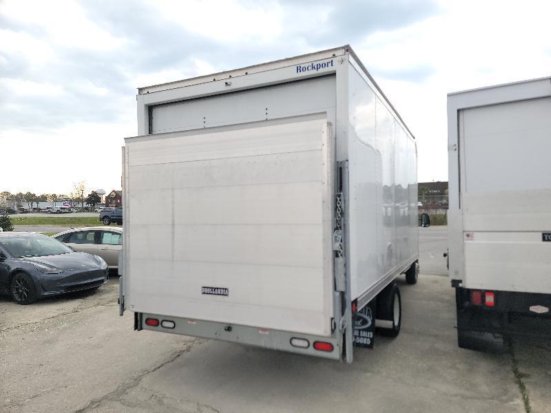 Ford Econoline E-350 Super Duty 2024