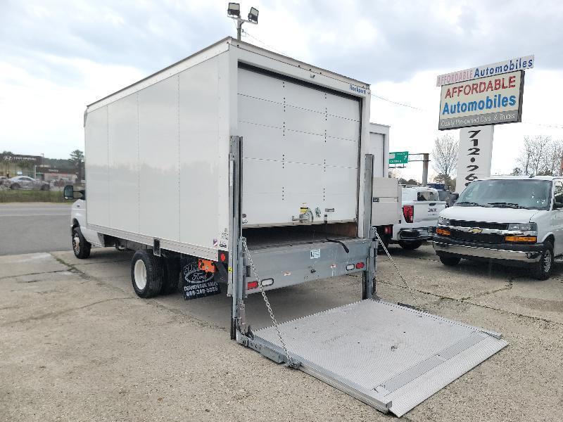 Ford Econoline E-350 Super Duty 2024