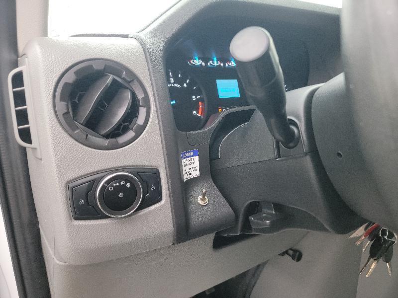 Ford Econoline E-350 Super Duty 2024