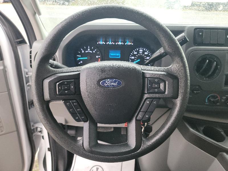 Ford Econoline E-350 Super Duty 2024