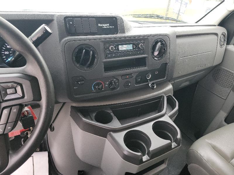 Ford Econoline E-350 Super Duty 2024